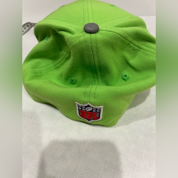 Seahawks Bright Green Fitted M/L New Era Football Cap - Picture 4 of 4